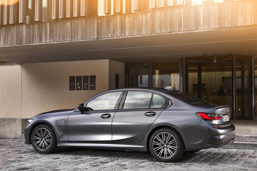  BMW 330e M Sport (G20) 2019 года  (WW) (фото 39 из 40)